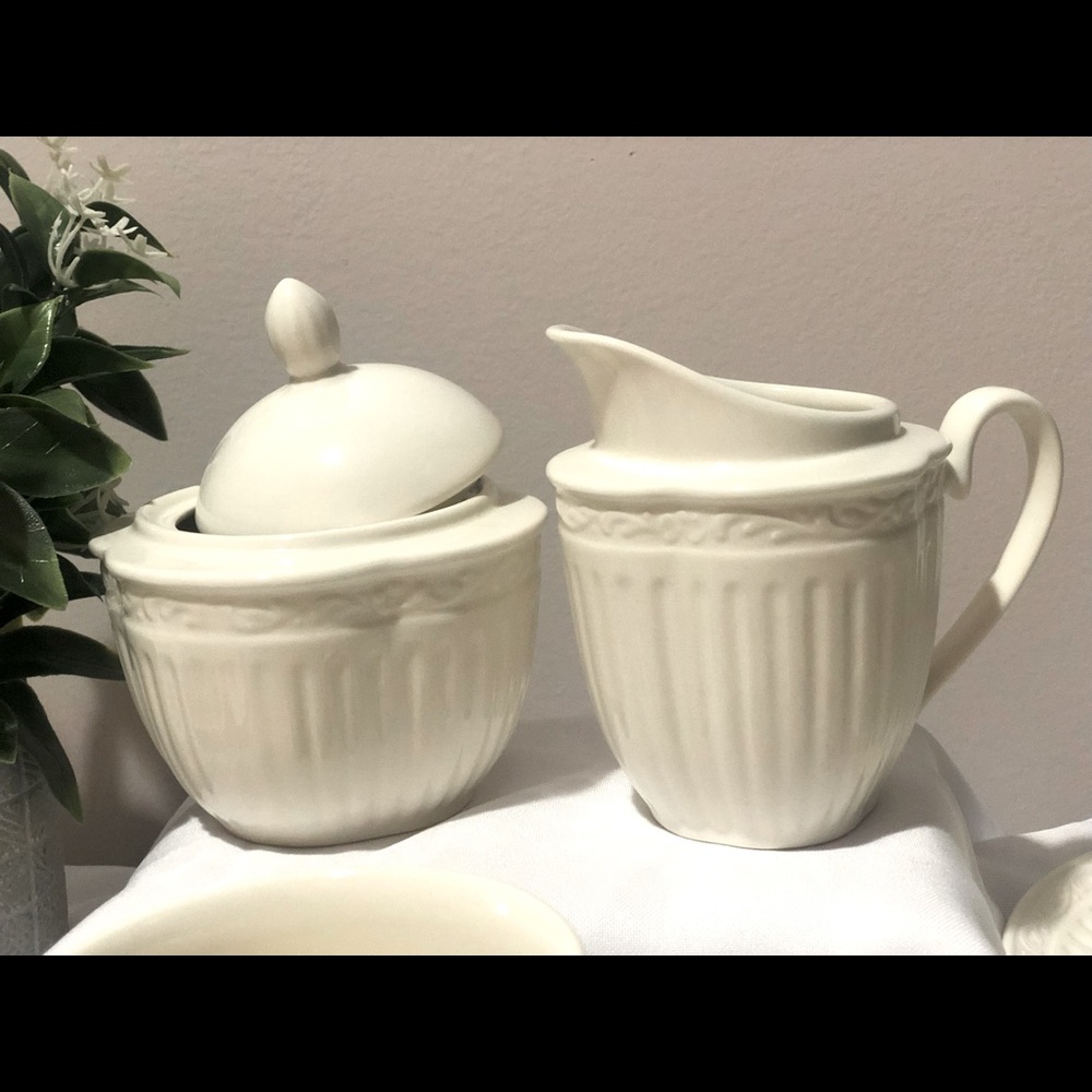 Mikasa sugar bowl & creamer set
